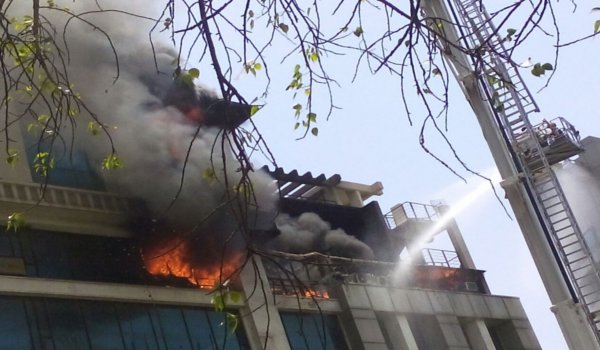  massive fire broke out at mall in jaipur