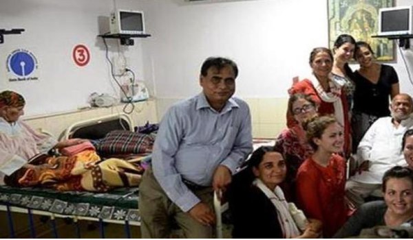 महात्मा गांधी के पोते कनुभाई वृद्धा आश्रम में रहने को मजबूर महात्मा गांधी के पोते कनुभाई वृद्धा आश्रम में रहने को मजबूर