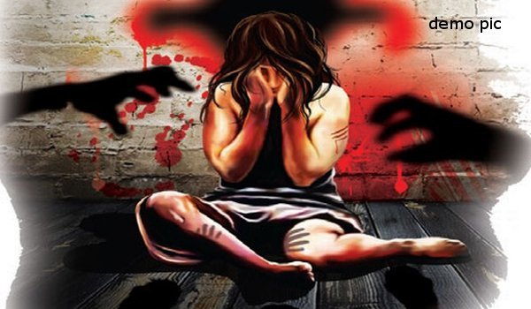 शादी समारोह में आई नाबालिग लड़की के साथ गैंगरेप शादी समारोह में आई नाबालिग लड़की के साथ गैंगरेप