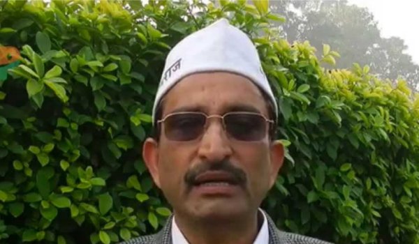 छतरपुर से आप विधायक करतार सिंह पर रोड से हमला छतरपुर से आप विधायक करतार सिंह पर रोड से हमला