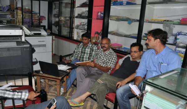 लोकायुक्त पुलिस का छापा : पीडब्ल्यूडी का सब इंजीनियर निकला करोड़पति लोकायुक्त पुलिस का छापा : पीडब्ल्यूडी का सब इंजीनियर निकला करोड़पति