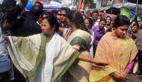 पश्चिम बंगाल चुनाव : लेफ्ट को पटखनी, टीएमसी निर्णायक बढत की ओर पश्चिम बंगाल चुनाव : लेफ्ट को पटखनी, टीएमसी निर्णायक बढत की ओर