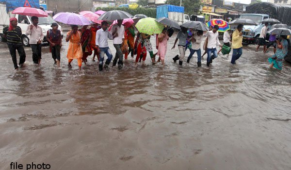 बरसात में मुंबईकरों को डूबने से कोई नहीं बचा सकता, 40 प्रतिशत हुई है नाला सफाई
