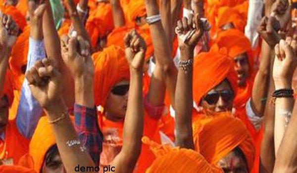 प्रेम विवाह के लिए ईसाई धर्म छोड़ सरना धर्म में लौटी युवती प्रेम विवाह के लिए ईसाई धर्म छोड़ सरना धर्म में लौटी युवती