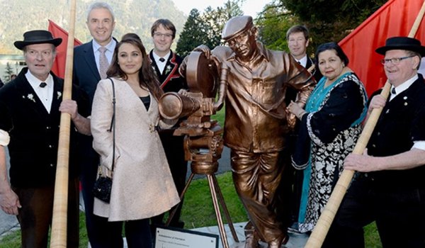 स्विट्जरलैंड सरकार ने यश चोपड़ा के सम्मान में प्रतिमा स्थापित की