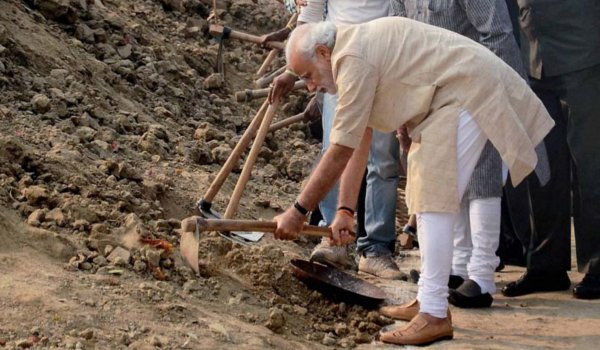 केन्द्र में मोदी सरकार के दो बेमिसाल साल, हर सवाल का जवाब केन्द्र में मोदी सरकार के दो बेमिसाल साल, हर सवाल का जवाब