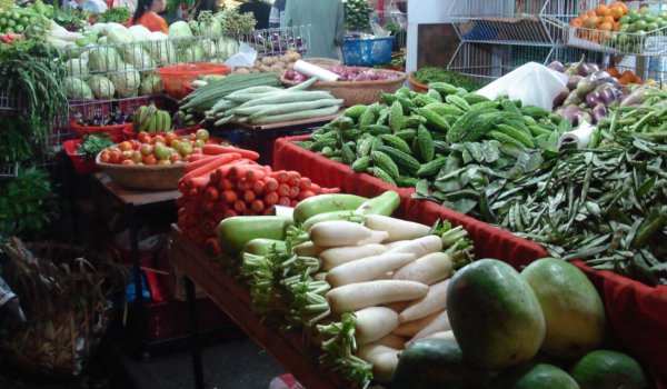 तेज गर्मी से आवक हुई कम, 10 से 15 रुपए प्रति किलो बढ़े सब्जियों के दाम