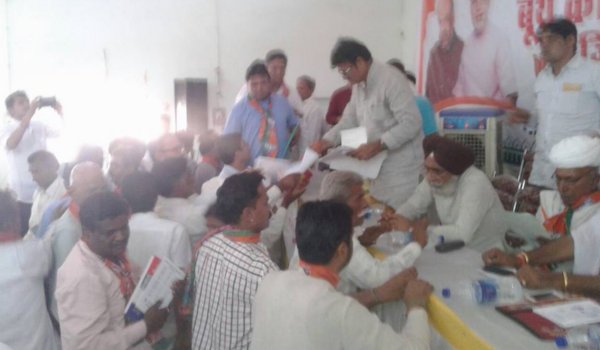 बीजेपी कार्यकताओं का कांग्रेस के साथ-साथ सत्ता और संगठन से भी संघर्ष! बीजेपी कार्यकताओं का कांग्रेस के साथ-साथ सत्ता और संगठन से भी संघर्ष!