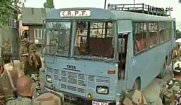 पंपोर में आतंकी हमला, सीआरपीएफ के 8 जवान शहीद, दो आतंकी ढेर