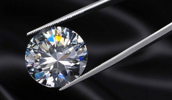 पॉलिश्ड हीरों की मांग बढ़ी: दाम में चार प्रतिशत उछाल
