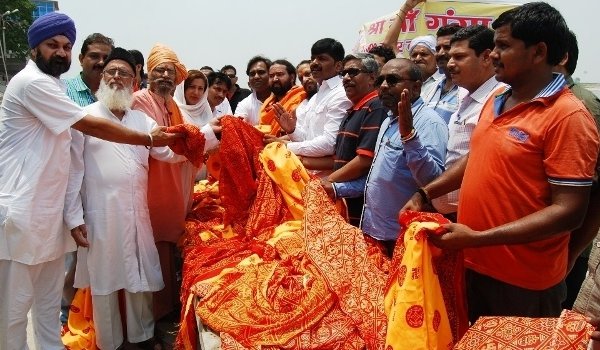 गंगा महाभिषेक में एकजुट हुए धर्माचार्य, चढ़ी 51 हजार मीटर की चुनरी