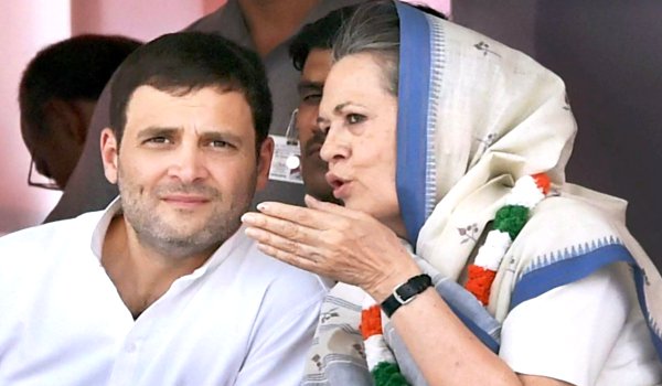 वीर सावरकर पर अभद्र ट्विट, राहुल-सोनिया को नोटिस वीर सावरकर पर अभद्र ट्विट, राहुल-सोनिया को नोटिस