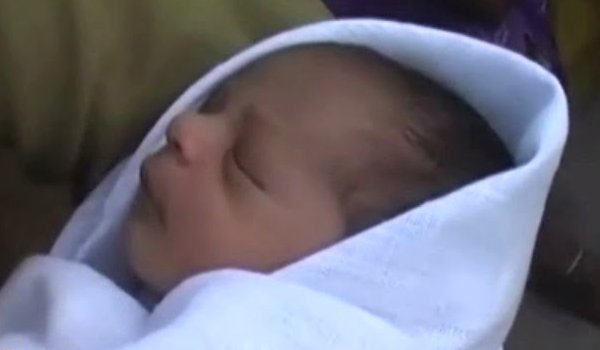 निर्दयी माता ने एक दिन की नवजात को लोकल ट्रेन में छोड़ा निर्दयी माता ने एक दिन की नवजात को लोकल ट्रेन में छोड़ा