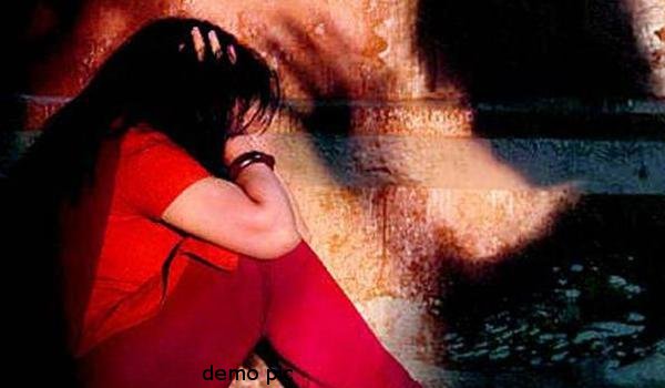 टयूशन पढकर घर लौट रही स्कूली छात्रा से सामूहिक दुष्कर्म टयूशन पढकर घर लौट रही स्कूली छात्रा से सामूहिक दुष्कर्म