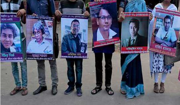 बांग्लादेश में हिन्दू लेक्चरर पर घर में घुसकर हमला