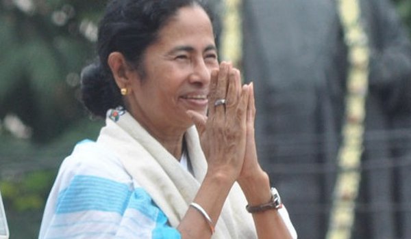 सरकारी कर्मियों पर मेहरबान ममता बनर्जी, बोनस में वृद्धि की घोषणा सरकारी कर्मियों पर मेहरबान ममता बनर्जी, बोनस में वृद्धि की घोषणा