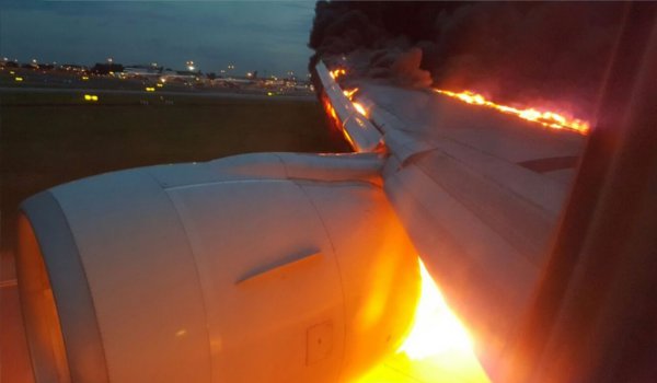 इमरजेंसी लैंडिंग के दौरान सिंगापुर एयरलाइंस के विमान में लगी आग