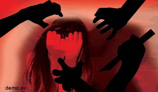 प्रतापगढ़ में दबंगों ने किया किशोरी से गैंगरेप, हालत गंभीर प्रतापगढ़ में दबंगों ने किया किशोरी से गैंगरेप, हालत गंभीर