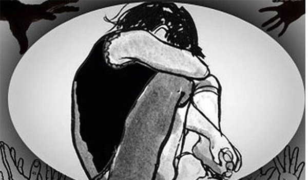 इलाहाबाद में पुलिसिया लापरवाही में दुष्कर्म पीड़ित बालिका की हत्या, बवाल इलाहाबाद में पुलिसिया लापरवाही में दुष्कर्म पीड़ित बालिका की हत्या, बवाल