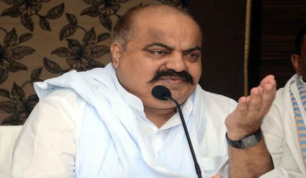 साजिश के तहत शहर में लगाई गई विवादित होर्डिंग्स : अतीक साजिश के तहत शहर में लगाई गई विवादित होर्डिंग्स : अतीक
