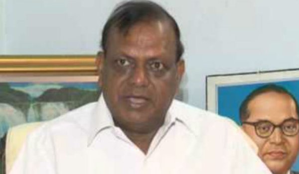 मायावती को एक और झटका, आरके चौधरी ने भी छोड़ी बसपा मायावती को एक और झटका, आरके चौधरी ने भी छोड़ी बसपा