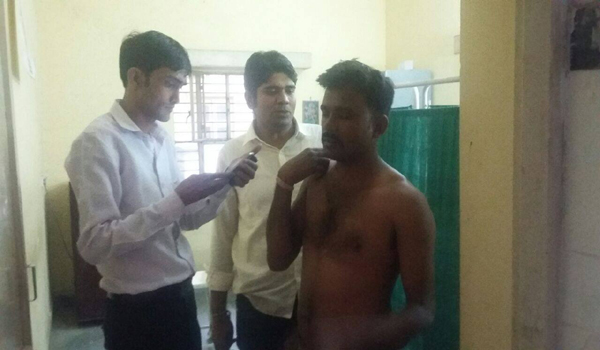 बरलूट पुलिस पर लगा पीटने का आरोप, कांस्टेबल को लाइन में बुलाया बरलूट पुलिस पर लगा पीटने का आरोप, कांस्टेबल को लाइन में बुलाया