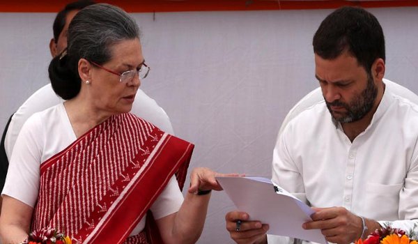 कांग्रेस अध्यक्ष सोनिया गांधी के खिलाफ केरल में एफआईआर दर्ज