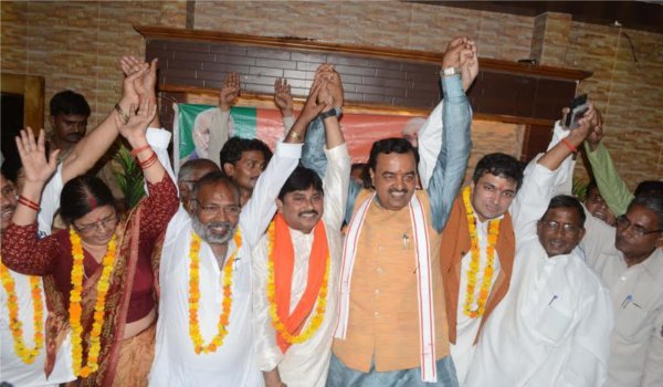 सपा नेता हर्षवर्धन, विक्रमाजीत मौर्या भाजपा में शामिल सपा नेता हर्षवर्धन, विक्रमाजीत मौर्या भाजपा में शामिल