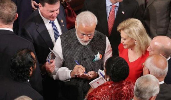 भारत के प्रधानमंत्री मोदी की अमरीकी सांसदों द्वारा हुई जमकर तारीफ