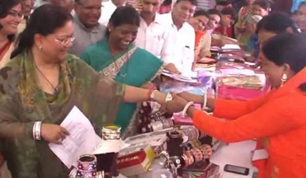 विमंदित बच्चों के साथ मुख्यमंत्री वसुंधरा राजे ने गुजारा समय विमंदित बच्चों के साथ मुख्यमंत्री वसुंधरा राजे ने गुजारा समय