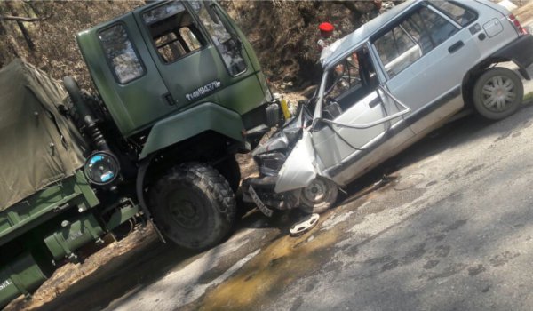 मारूति कार सेना के वाहन से टकराई, दो की मौत