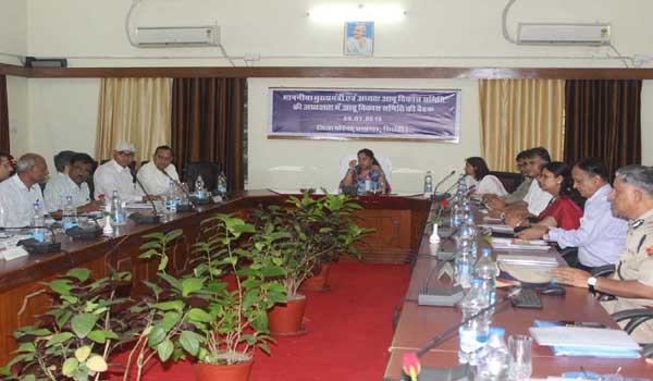 cm raje addressing officers in abu development committee meeting in siriho