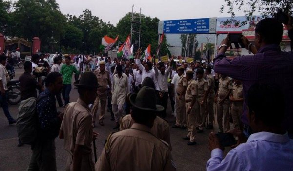 अजमेर में महंगाई के खिलाफ कांग्रेस ने बोला हल्ला अजमेर में महंगाई के खिलाफ कांग्रेस ने बोला हल्ला