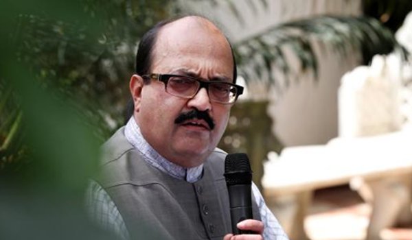 आजमगढ़ में फंसे अमर सिंह, एक तरफ दोस्ती तो दूसरी तरफ वादा आजमगढ़ में फंसे अमर सिंह, एक तरफ दोस्ती तो दूसरी तरफ वादा