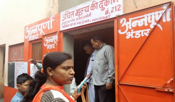 Annapurna scheme : state Education Minister vasudev Devnani launches three stores in ajmer