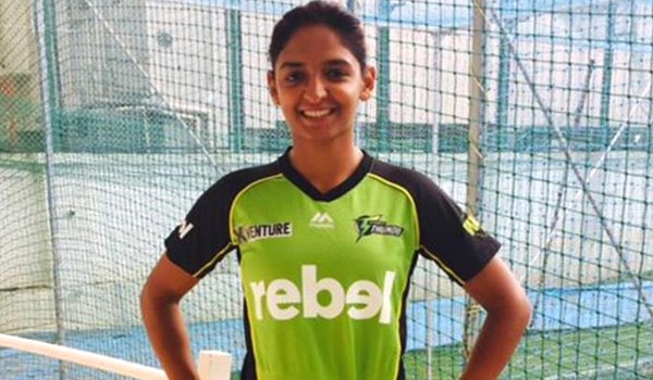 विदेशी लीग से जुड़ने वाली पहली भारतीय महिला क्रिकेटर बनीं हरमनप्रीत