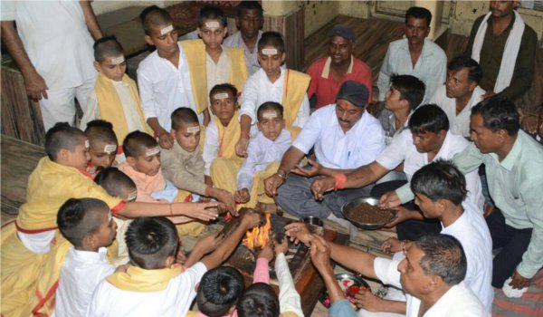भाजपा कला एवं संस्कृति प्रकोष्ठ ने बरसात के लिए किया यज्ञ हवन भाजपा कला एवं संस्कृति प्रकोष्ठ ने बरसात के लिए किया यज्ञ हवन