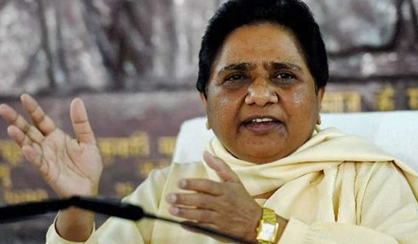 मायावती बोली, बुआ के सम्मान में दयाशंकर को गिरफ्तार कराएं अखिलेश मायावती बोली, बुआ के सम्मान में दयाशंकर को गिरफ्तार कराएं अखिलेश