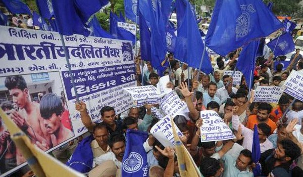 दलित अत्याचार को लेकर आयोजित शांति यज्ञ पुलिस ने रोका दलित अत्याचार को लेकर आयोजित शांति यज्ञ पुलिस ने रोका