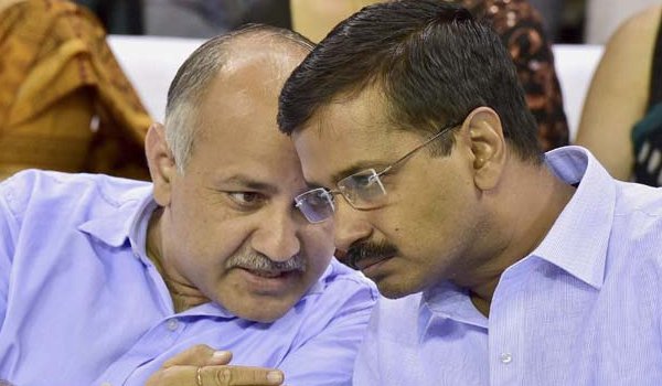दिल्ली सरकार और उपराज्यपाल की लड़ाई पहुंची सुप्रीम कोर्ट दिल्ली सरकार और उपराज्यपाल की लड़ाई पहुंची सुप्रीम कोर्ट