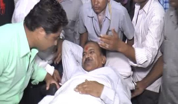 दुपहिया वाहन ने मारी मंत्री वासुदेव देवनानी को टक्कर, घायल दुपहिया वाहन ने मारी मंत्री वासुदेव देवनानी को टक्कर, घायल
