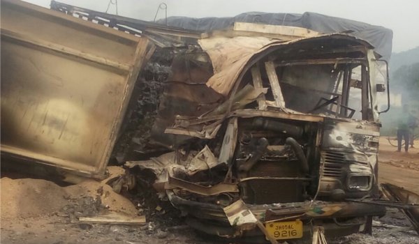 रांची : ट्रकों की टक्कर में दो ड्राइवर जिन्दा जले