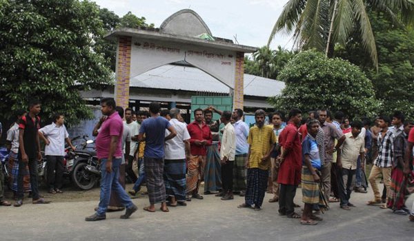 बांग्लादेश में एक और हिंदू पुजारी पर हमला