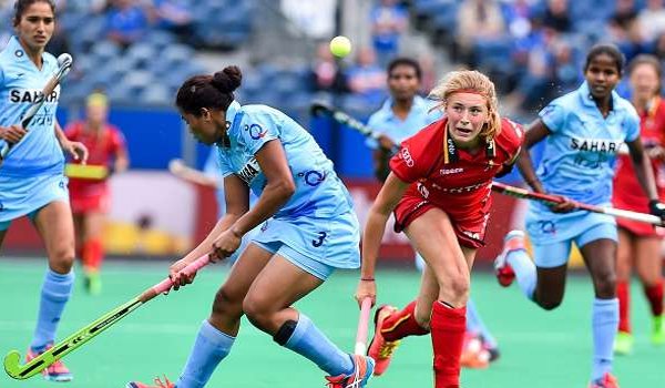 अमरीका से 3-2 से हारीं भारतीय महिला हॉकी टीम अमरीका से 3-2 से हारीं भारतीय महिला हॉकी टीम