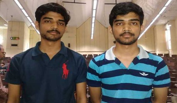 शक्ल एक, अक्ल एक और आईआईटी में मिली एक ही ब्रांच शक्ल एक, अक्ल एक और आईआईटी में मिली एक ही ब्रांच