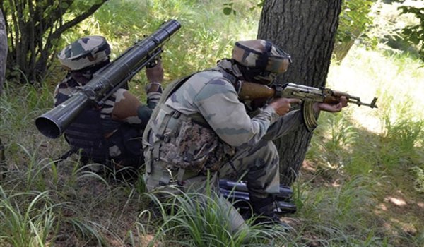 कश्मीर में सुरक्षाबलों ने 4 आतंकियों को मार गिराया, एक को जिन्दा पकड़ा कश्मीर में सुरक्षाबलों ने 4 आतंकियों को मार गिराया, एक को जिन्दा पकड़ा
