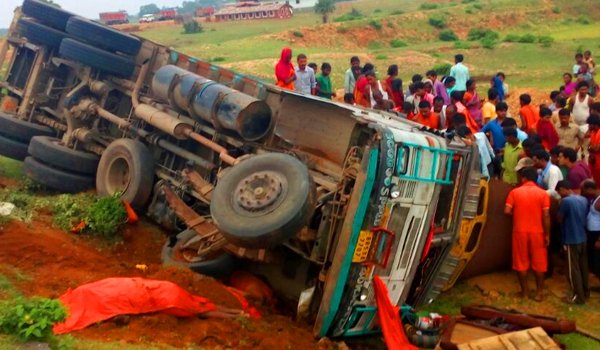 बिहार में बेकाबू ट्रक से कुचलकर पांच कांवरियों की मौत