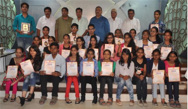 10वीं कक्षा के 135 प्रतिभावान परिक्षार्थियों को मिला सम्मान