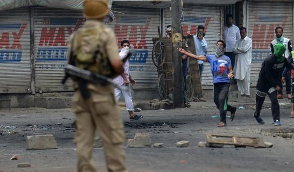 कश्मीर हिंसा ने ली दिल्ली विश्वविद्यालय के छात्र की जान कश्मीर हिंसा ने ली दिल्ली विश्वविद्यालय के छात्र की जान
