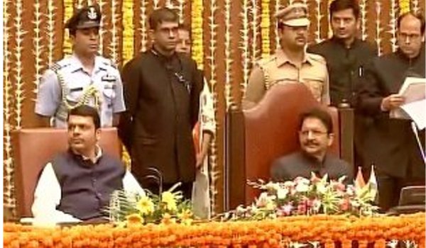 महाराष्ट्र कैबिनेट का विस्तार, 11 मंत्रियों ने ली शपथ महाराष्ट्र कैबिनेट का विस्तार, 11 मंत्रियों ने ली शपथ